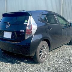【自社ローン＆リース】で乗れます🚗＜保証人不要＞ブラックや事情アリでもOKです！ローンが組めない方の強いミカタ💕『月々格安』車検2年付き！トヨタ　アクア　D記録簿あり　HVバッテリー交換済み　冬タイヤサービス♪の画像