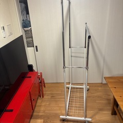 ハンガーラックの画像