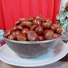 大量の栗(約2kg)と柿9個セットの画像