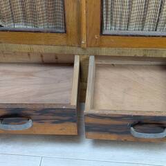 ガラス戸棚 木製 書棚 飾り棚 昭和レトロ 木製棚 アンティーク インテリア 古民家 古道具 飾り 時代を感じる古い棚の画像