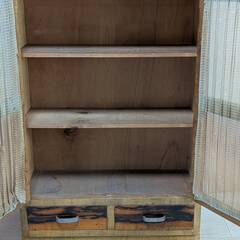 ガラス戸棚 木製 書棚 飾り棚 昭和レトロ 木製棚 アンティーク インテリア 古民家 古道具 飾り 時代を感じる古い棚の画像