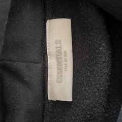 エッセンシャルパーカーの画像