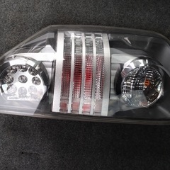 ヴォクシー70系リアテールランプユニットの画像