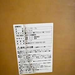 ダイニングテーブルの画像