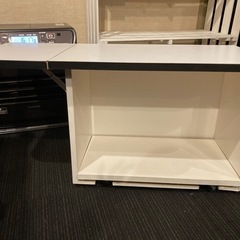 形が変わるテレビ台の画像