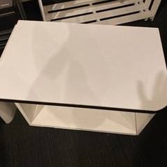 形が変わるテレビ台の画像