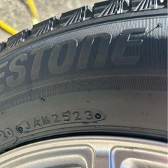 ---26---  パンク跡は、みられません。 中古品です。写真にて判断してください。 写真追加も可能です。 直接引き取りは、相談ください。  銘柄: ブリヂストン　ブリザック VRX2 製造年:2023年製 サイズ:205/60R16 PCD:114.3 穴数:5穴 J数:6.5J オフセット:38mm ハブ径:約73mm  使用上の傷、すり傷あります。  その他質問ください。26  ノア　ヴォクシー　エスクァイア ステップワゴン　セレナ　ジューク ミニバン  岐阜　愛知　三重の画像