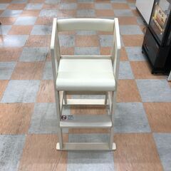 ＼家具＊家電のお店／【ｼﾞｬﾝｸﾞﾙｼﾞｬﾝｸﾞﾙ石川金沢店】 キッズチェア 木製 白 W(幅)34.5×D(奥行き)45.5×H(高さ)75.8cm ※クリーニング済みの画像