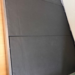 クイーンサイズベッドフレームの画像