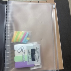 ウエディングシールの付いているノートの画像