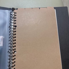 ウエディングシールの付いているノートの画像