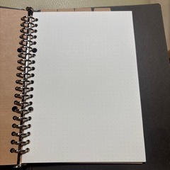 ウエディングシールの付いているノートの画像