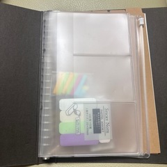 ウエディングシールの付いているノートの画像