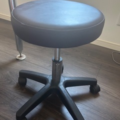 マッサージ用ベッド、イス、枕の画像