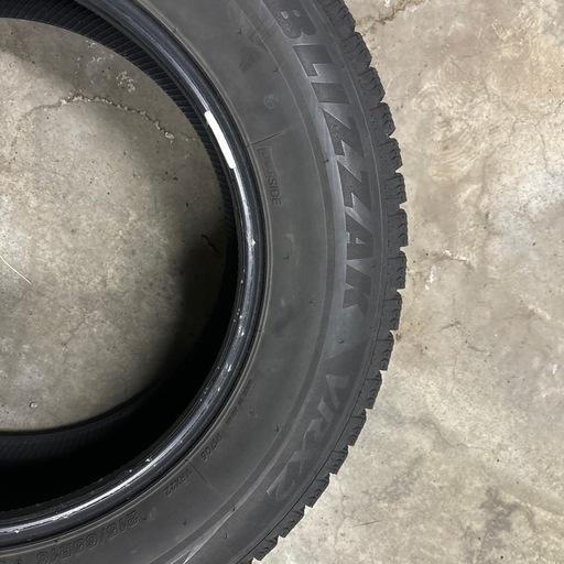 ブリヂストン　冬タイヤのみ　16インチ　215/65R16 98Q