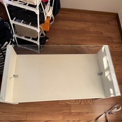 ガラステーブルの画像