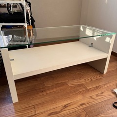 ガラステーブルの画像