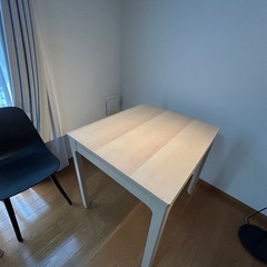 伸縮タイプのダイニングテーブル　の画像