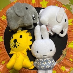 ミッフィーたち8体　ぬいぐるみの画像