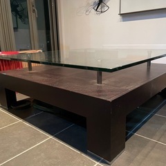 ガラステーブルの画像