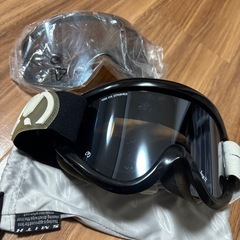 スノボ ウェア 上下セット、ゴーグル、てぶくろ手袋の画像