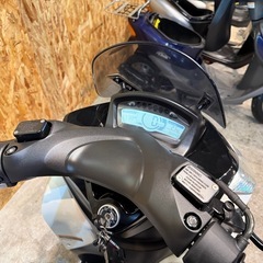 【毎回即売れです!!／お早めに!!🙆🏽🔥】在庫有◎大きなリアボックス付きのトリシティ125が入庫しました!!!!の画像