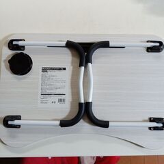 折りたたみ式テーブルの画像