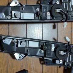 ノア90純正テールランプ
の画像
