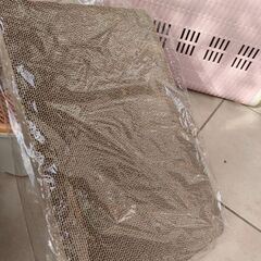 ペット用品おまとめ（トイレ、フードボウル、爪とぎ）の画像