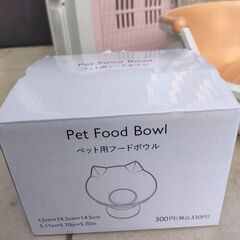 ペット用品おまとめ（トイレ、フードボウル、爪とぎ）の画像