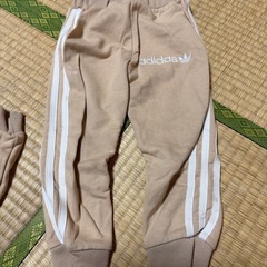 adidasせセットアップの画像