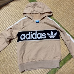 adidasせセットアップの画像
