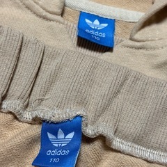 adidasせセットアップの画像