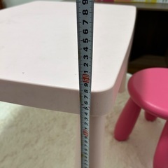 子供用テーブルの画像