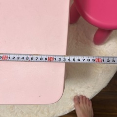 子供用テーブルの画像