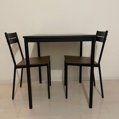 IKEA テーブルとチェア