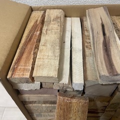 薪　木材詰め合わせ　③   80サイズ　21センチ　キャンプ　焚き火　BBQの画像