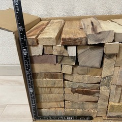 薪　木材詰め合わせ　③   80サイズ　21センチ　キャンプ　焚き火　BBQの画像