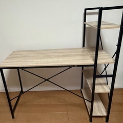 ラック付 デスクの画像