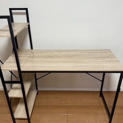 ラック付 デスクの画像