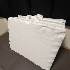 コンパクト 3つ折りマットレス の画像