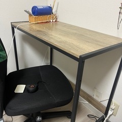 普通のテーブルの画像