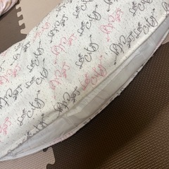 三日月型抱き枕兼、授乳クッションの画像