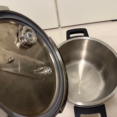 パール金属　圧力鍋　ステンレス製　中型　安全ロック機能付きの画像
