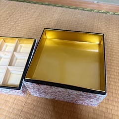 桜の花柄 角型重箱 木製仕切り付きの画像