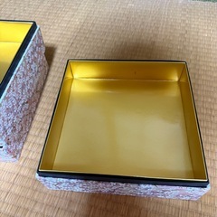 桜の花柄 角型重箱 木製仕切り付きの画像