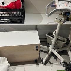 キャスター付き 台 の画像