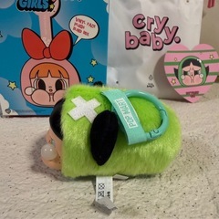 POP MART POWERPUFF GIRLS CRYBABY フィギュア バターカップ キーホルダー 本物！の画像