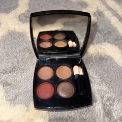 CHANELのアイシャドウパレットの画像