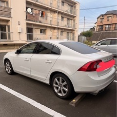 アウディA5、VOLVO S60の画像